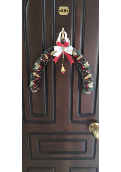 Kırmızı Yılbaşı Kapı Süsü, Neşeli ve Şık Dekoratif Aksesuar.