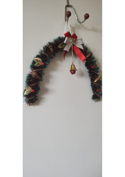 Kırmızı Yılbaşı Kapı Süsü, Neşeli ve Şık Dekoratif Aksesuar. modelleri