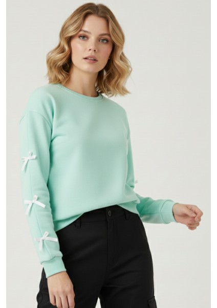 Kurdele Detaylı Kadın Bisiklet Yaka Sweatshirt Şık ve Rahat Oversize Model