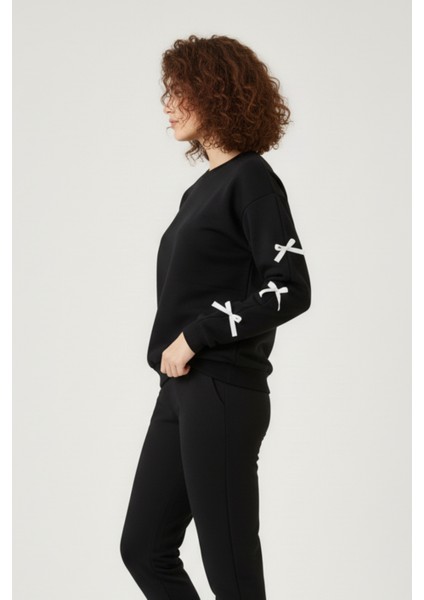 Kurdele Detaylı Kadın Bisiklet Yaka Sweatshirt Şık ve Rahat Oversize Model fiyatları