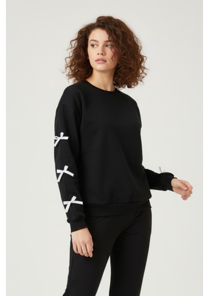 Kurdele Detaylı Kadın Bisiklet Yaka Sweatshirt Şık ve Rahat Oversize Model modelleri