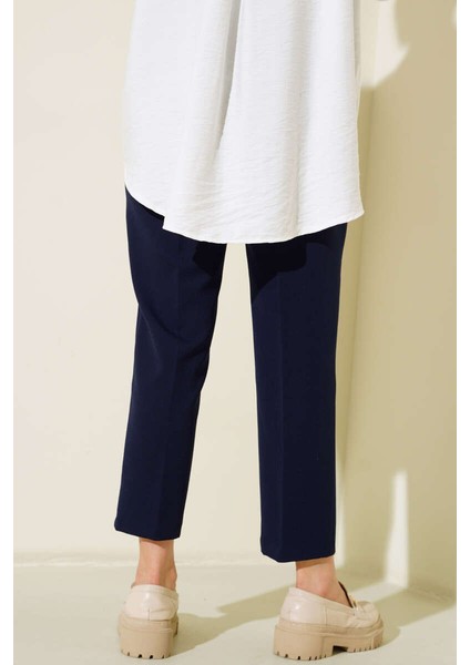 Slim Fit Havuç Paça Kemerli Kadın Pantolon – Zamansız Şıklık, Maksimum Konfor, Modern Siluet indirimleri