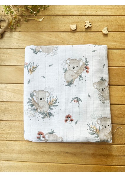 Ön Tarafı Müslin Arka Tarafı Vafıl Kumaş Kenarları Ponponlu Koala Desenli Çift Katlı Battaniye fiyatları
