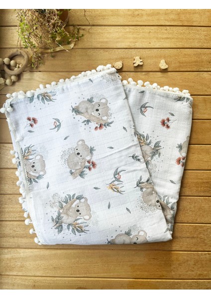 Ön Tarafı Müslin Arka Tarafı Vafıl Kumaş Kenarları Ponponlu Koala Desenli Çift Katlı Battaniye