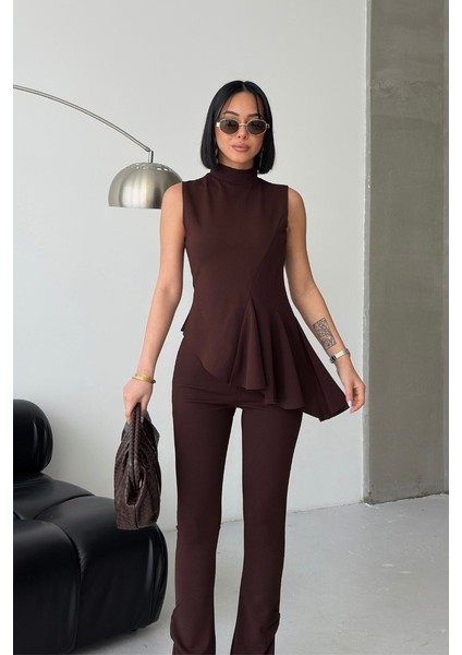 Kadın Alt Üst Takım Sıfır Kollu Balıkçı Yaka Fırfırlı Asimetrik Bluz Ispanyol Paça Büzgülü Pantolon Ikili Takım