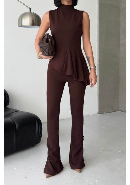 Kadın Alt Üst Takım Sıfır Kollu Balıkçı Yaka Fırfırlı Asimetrik Bluz Ispanyol Paça Büzgülü Pantolon Ikili Takım indirimleri