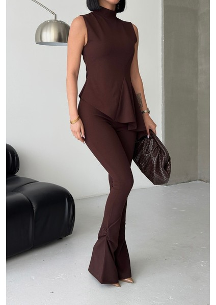 Kadın Alt Üst Takım Sıfır Kollu Balıkçı Yaka Fırfırlı Asimetrik Bluz Ispanyol Paça Büzgülü Pantolon Ikili Takım