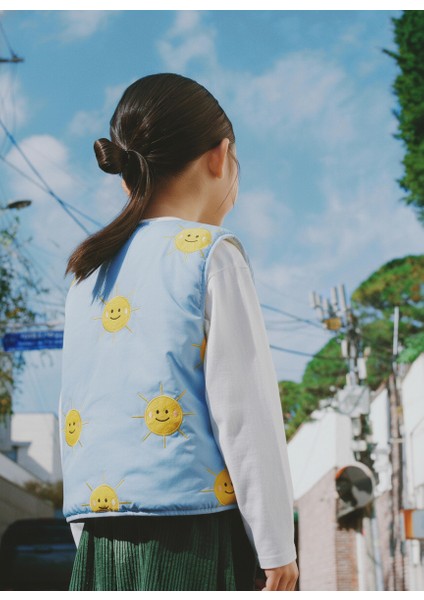 Unisex Çocuk Pamuklu Mavi Güneş Nakışlı Bağlamalı Yelek – Yumuşak Astar Detaylı fiyatları