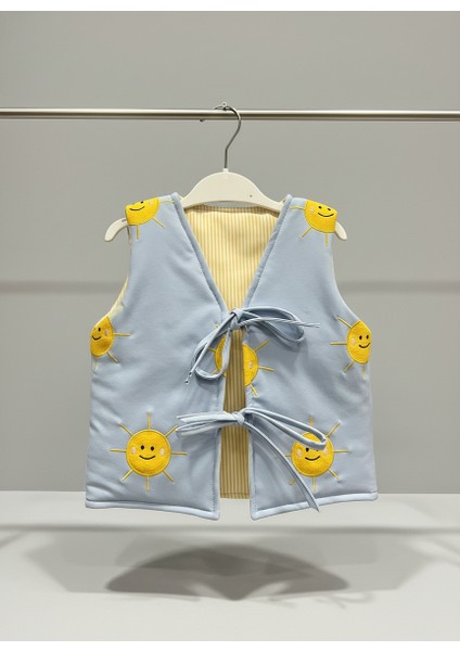 Unisex Çocuk Pamuklu Mavi Güneş Nakışlı Bağlamalı Yelek – Yumuşak Astar Detaylı fırsatları