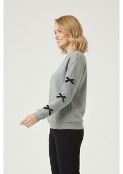 Kurdele Detaylı Kadın Bisiklet Yaka Sweatshirt Şık ve Rahat Oversize Model