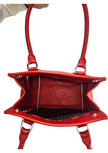 Kadın Handmade Deri Çıt Çıt Kapamalı Logo Detaylı El Ve Omuz Çantası ARMO