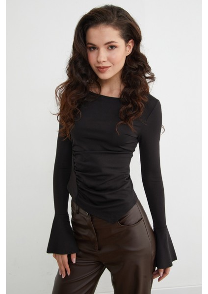 Drapeli Kayık Yaka Kolları Yırtmaç Detaylı Bluz fiyatları