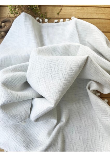 Ön Tarafı Müslin Arka Tarafı Vafıl Kumaş Kenarları Ponponlu Ayıcık Desenli Çift Katlı Battaniye