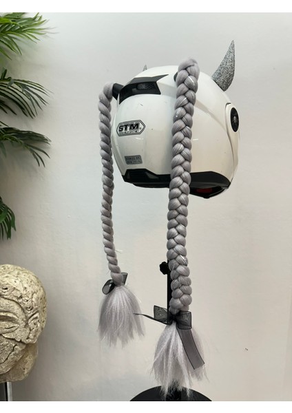 Motor & Motosiklet Gri Simli Çift Örgü Saç ve Hologramlı Şeytan Boynuzlu Set Kask Dış Aksesuarı fırsatları