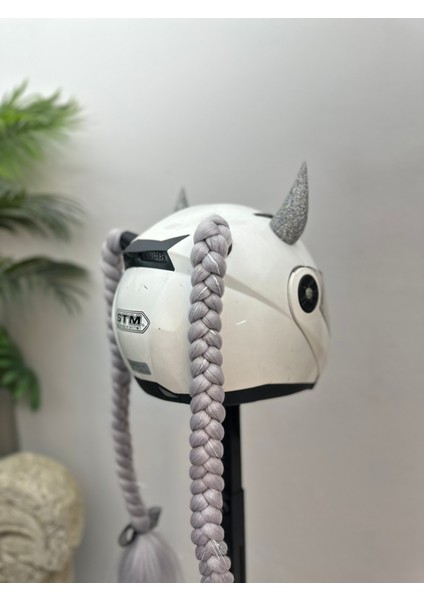 Motor & Motosiklet Gri Simli Çift Örgü Saç ve Hologramlı Şeytan Boynuzlu Set Kask Dış Aksesuarı