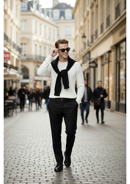 Erkek Beyaz Rahat Kalıp Çizgi Dokulu Triko Kazak – Şık & Modern Tasarım 2605432