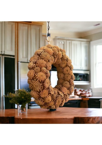 El Yapımı Bej Kozalak Kapı Süsü, Yılbaşı ve Noel Için Şık Dekorasyon Seçeneği