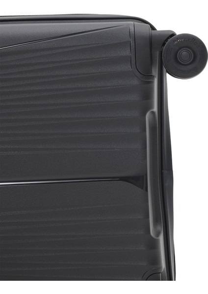 Benetton 8015 Orta Boy Polipropilen Kırılmaz Valiz Tekerlekli Valiz