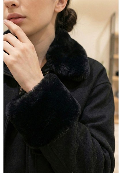 Kadın Ceket Relax Fit Kürklü Kol ve Yaka Detaylı Günlük Kadın Ceket modelleri