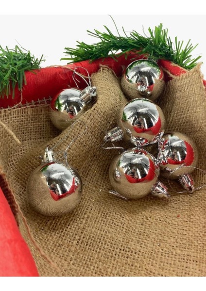 12 Adet Gümüş Renkli Yılbaşı Süsleri, Şık ve Parlak Dekoratif Toplar fırsatları