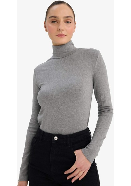 Slim Fit Dar Kesim Yarım Balıkçı Yaka Ribana Uzun Kollu Tişört G6608AX25WN modelleri