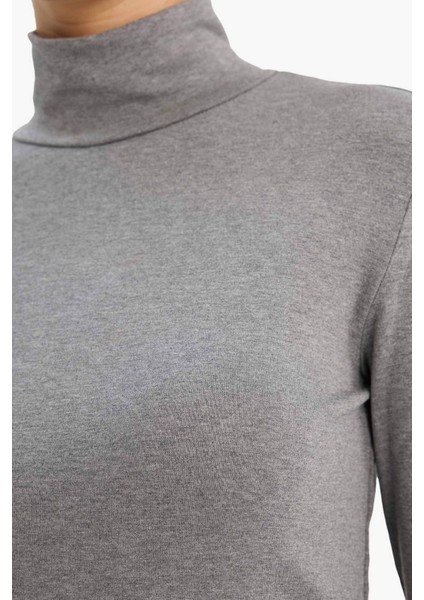 Slim Fit Dar Kesim Yarım Balıkçı Yaka Ribana Uzun Kollu Tişört G6608AX25WN fırsatları