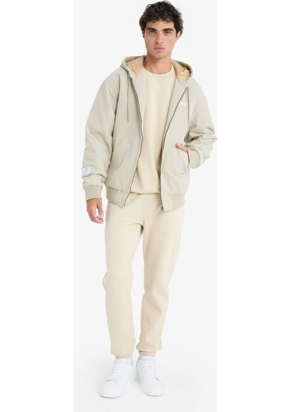 Su İtici Oversize Fit Geniş Kalıp Nakış Detaylı İç Cepli Kapüşonlu Ribanalı Fermuarlı Cepli Mont C6338AX25AU fiyatları