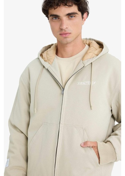 Su İtici Oversize Fit Geniş Kalıp Nakış Detaylı İç Cepli Kapüşonlu Ribanalı Fermuarlı Cepli Mont C6338AX25AU fırsatları