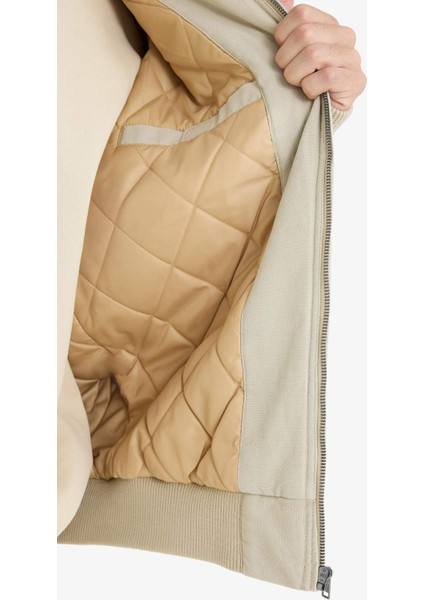 Su İtici Oversize Fit Geniş Kalıp Nakış Detaylı İç Cepli Kapüşonlu Ribanalı Fermuarlı Cepli Mont C6338AX25AU