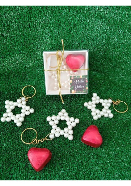 Yılbaşı Hediyesi 10 Adet Inci Yıldız Anahtarlık ve Çikolata Seti Beyaz fiyatları