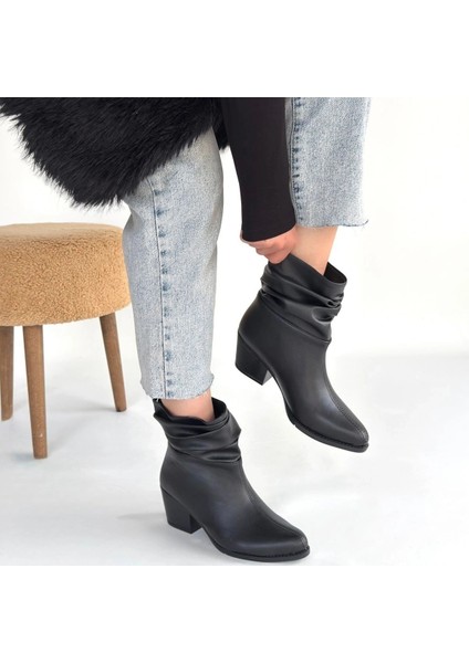 Lukana Siyah Cilt Topuklu Körüklü Bot fırsatları
