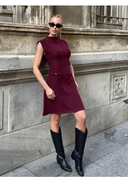 Kadın Dik Yaka Asimetrik Etekli Beli Tokalı Kolsuz Şık Tasarım Elbise