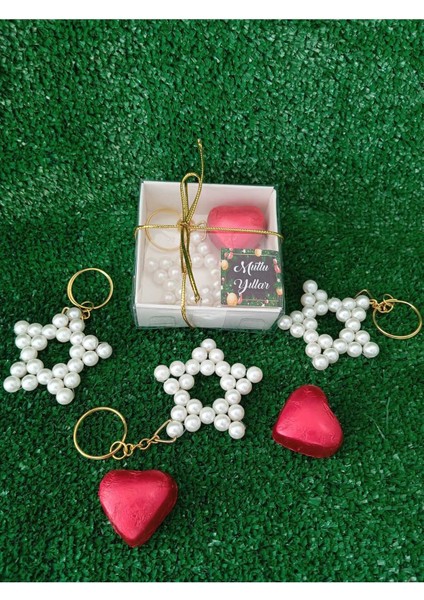 Parlak Inci Yıldız Anahtarlık ve Lezzetli Çikolata Seti, Şık ve Özel Hediye Seçeneği