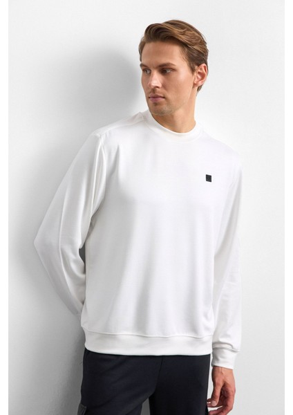 Beyaz Regular Fit Bisiklet Yaka Sweatshirt modelleri