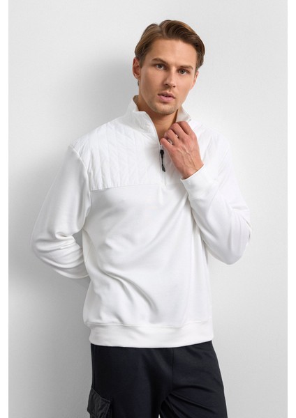 Beyaz Regular Fit Dik Yaka Fermuarlı Sweatshirt indirimleri