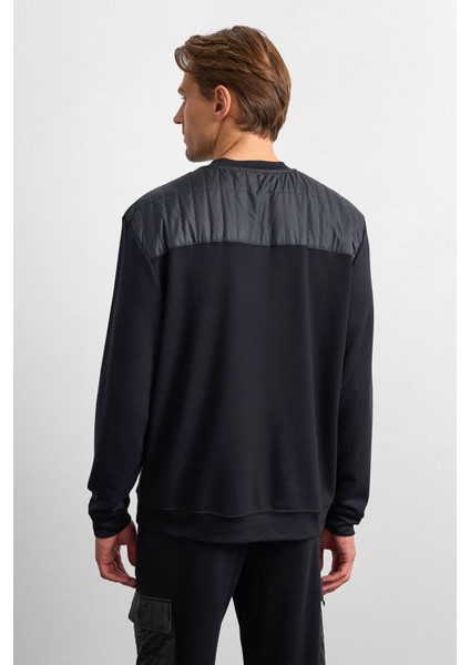 Siyah Regular Fit Bisiklet Yaka Sweatshirt fırsatları