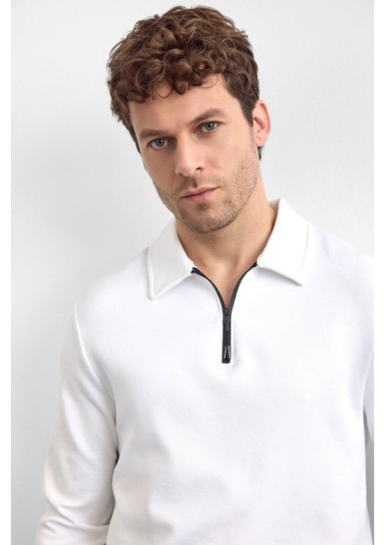 Beyaz Regular Fit Gömlek Yaka Yarım Fermuarlı Sweatshirt