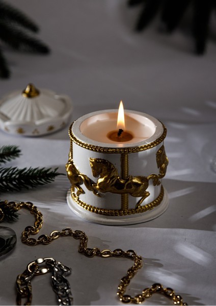 Beyaz Beton Mumluk, Yılbaşı ve Masal Atmosferi Için Şık Dekorasyon Seçeneği