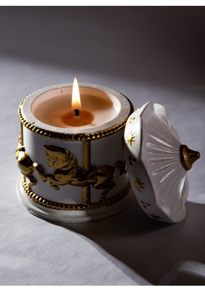 Beyaz Beton Mumluk, Yılbaşı ve Masal Atmosferi Için Şık Dekorasyon Seçeneği