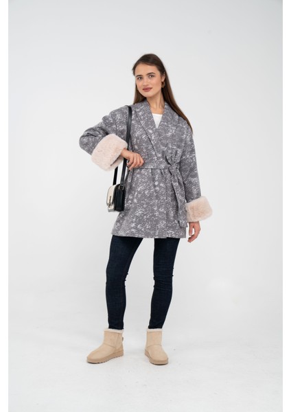 Desenli Kürk Manşet Detaylı Kuşaklı Kadın Kaban 1766 fiyatları