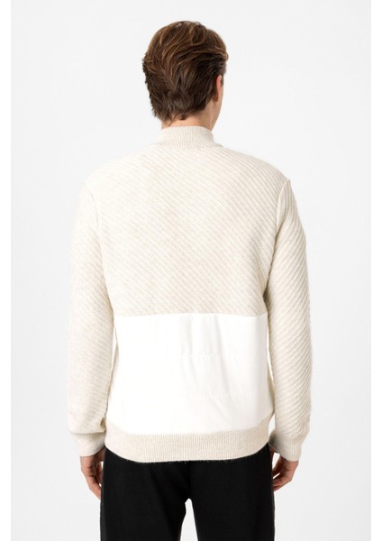 Ekru Regular Fit Desenli Yumuşak Dokulu Fermuarlı Hırka fırsatları