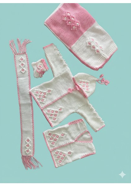 El Örgüsü 5’li Bebek Seti – Hırka, Yelek, Patik, Atkı ve Battaniye |
