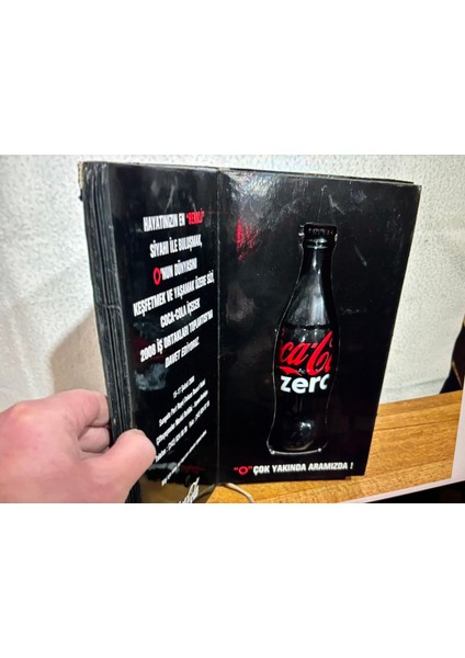 Coca Cola Çok Yakında Aramızda Zero Orijinal Kutusunda Koleksiyonluk Şişe Kutu Ölçüsü 26 x 15 x 8 cm