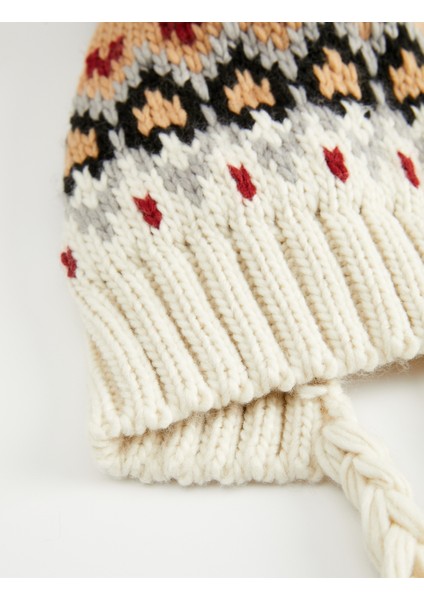 Ponponlu Kış Temalı Püskül Detaylı Çok Renkli Bere modelleri