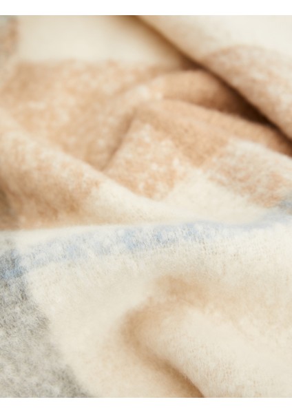 Yumuşak Dokulu Ekoseli Püsküllü Uzun Atkı modelleri