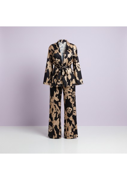 Desenli Saten Ikili Takım – Lüks Duruşun En Feminen Hali ✨