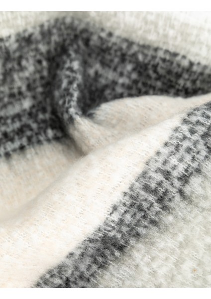 Yumuşak Dokulu Püsküllü Renk Bloklu Uzun Atkı modelleri