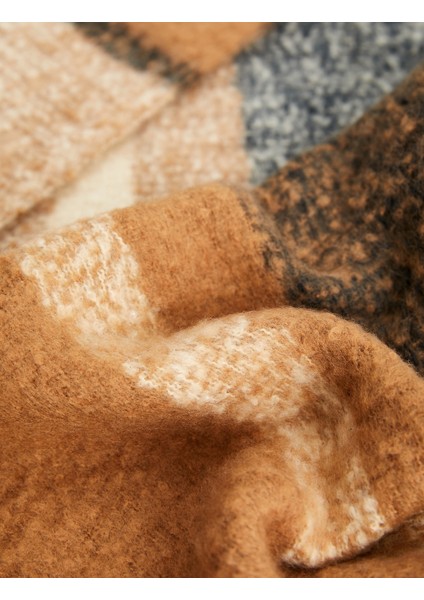 Yumuşak Dokulu Ekoseli Püsküllü Uzun Atkı modelleri