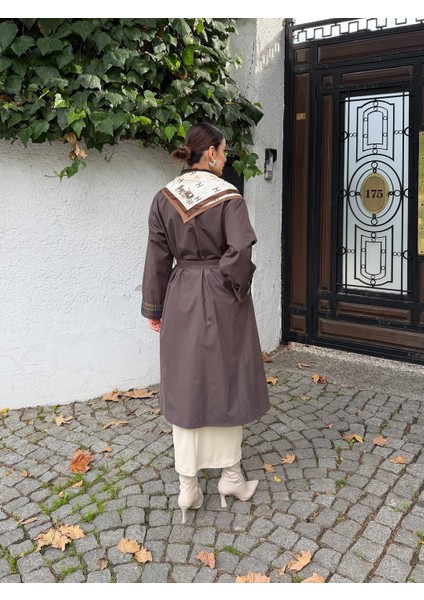 Ekose Manşet Detaylı ve Bağcıklı Kemerli Kadın Uzun Trençkotu modelleri