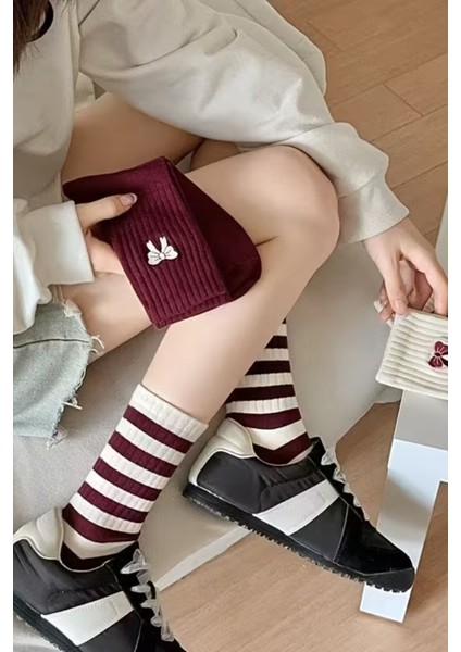 Kadın 5 Çift Premium Kalite Kırmızı Beyaz Çizgili Kurdele Detaylı Uzun Kolej Çorap fiyatları